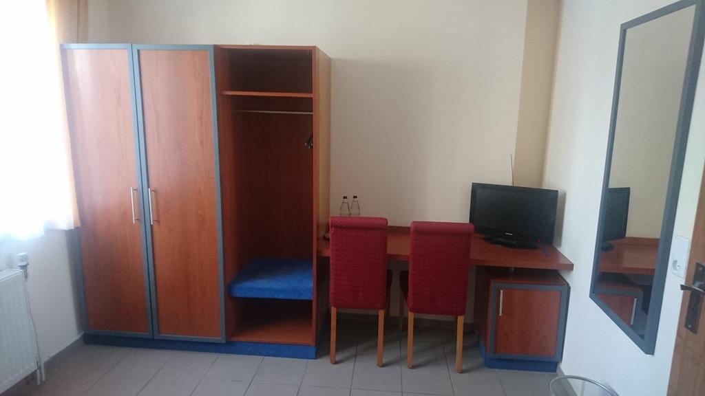 Double Room with Shared Bathroom,324706687:JPEG